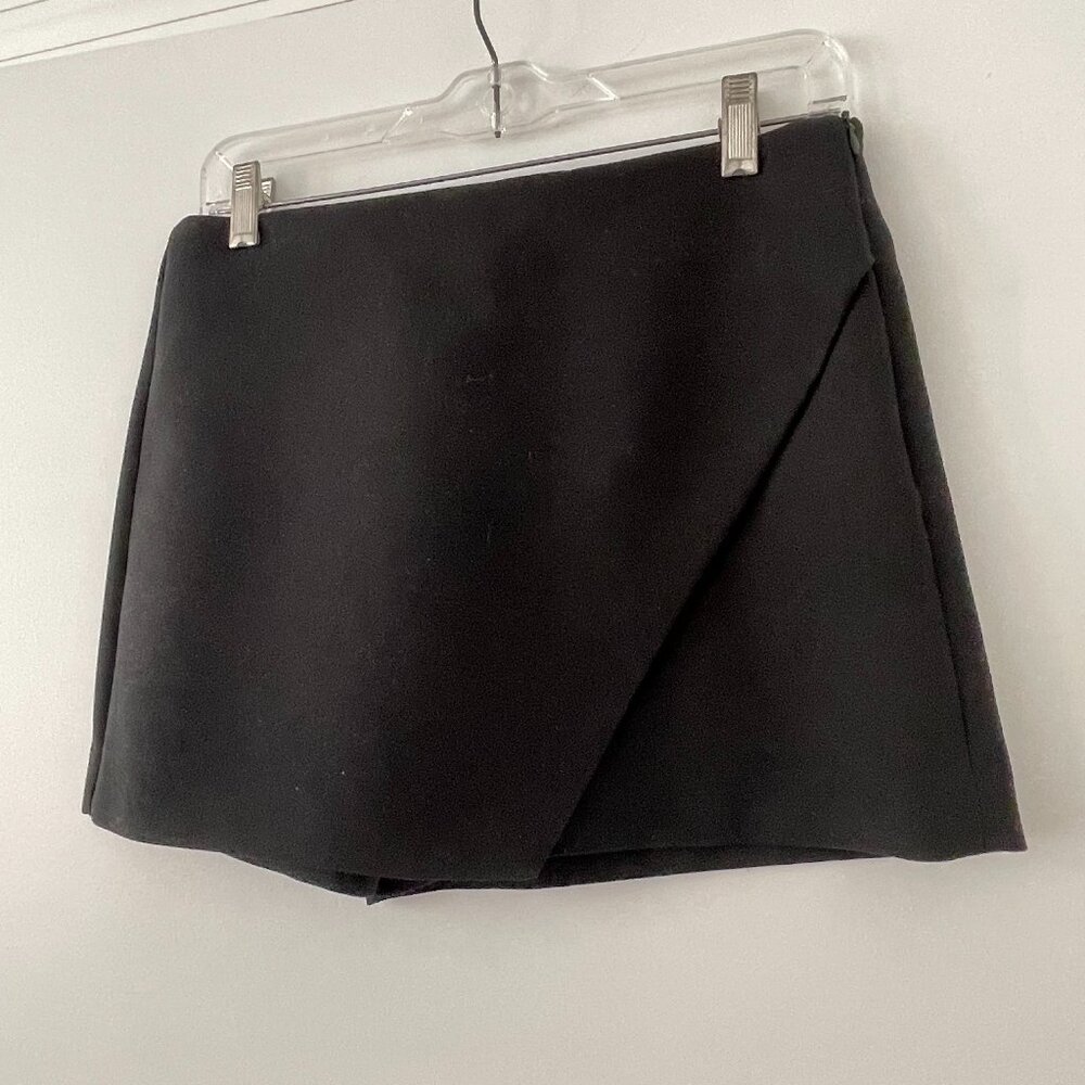 Black Skort